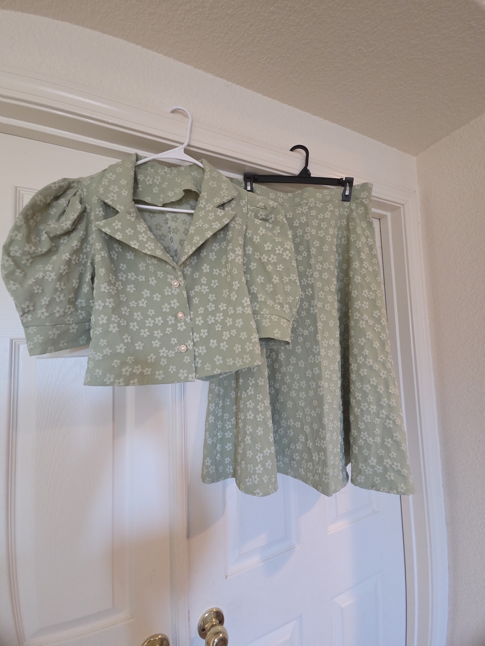 SHEIN Sage Green Floral Jacquard Two-Piece Set